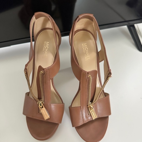 Michael Kors size 5.5 Brown Heels - Picture 3 of 5